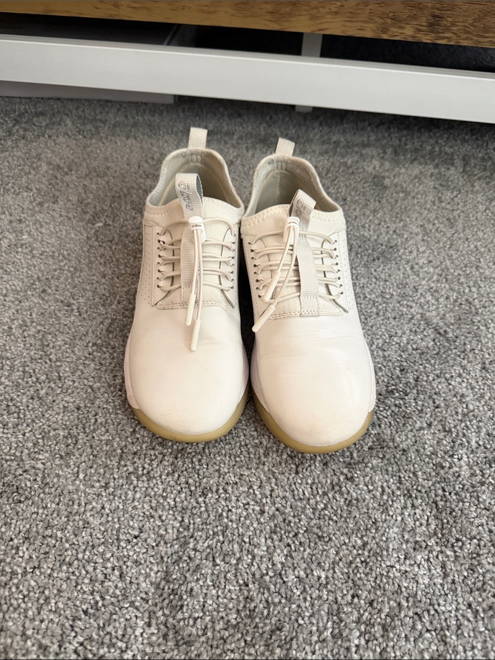 Clove waterproof nursing shoes